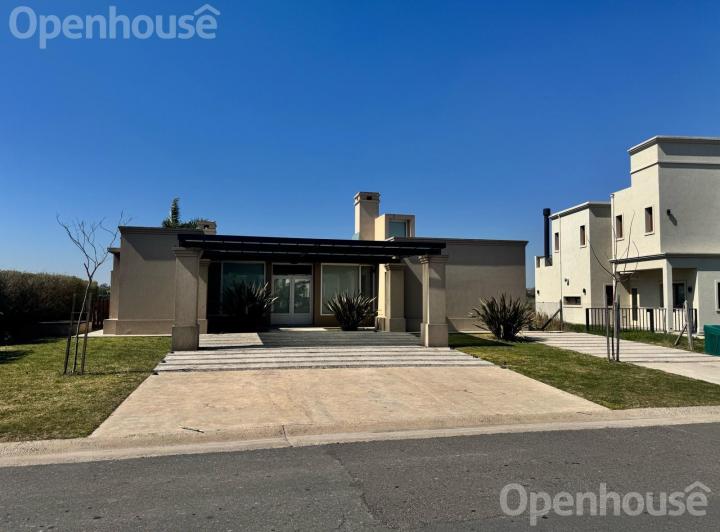 Casa · 151m² · 3 Ambientes · 4 Cocheras