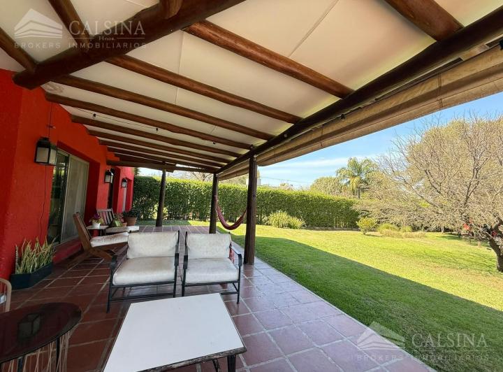 Casa · 1600m² · 3 Dormitorios · 2 Cocheras