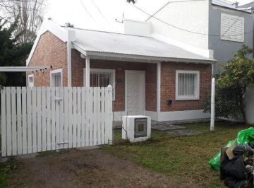 Casa · 90m² · 3 Ambientes · 2 Cocheras · Casa Alquiler 2 Dorm., Cochera y Terreno 10 X 26 m - 90 m 2 - City Bell