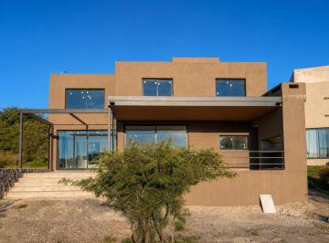 Casa · 330m² · 6 Ambientes · 4 Cocheras · Casa en Venta 3 Dorm. en La Deseada