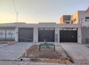 Casa · 45m² · 2 Ambientes · 2 Cocheras · 14 de Julio 1464
