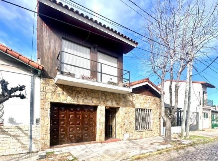 Casa · 110m² · 5 Ambientes · 1 Cochera