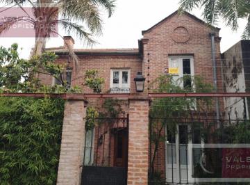 Casa · 300m² · 6 Ambientes · 3 Cocheras · Casa - Las Lomas de San Isidro