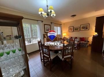 Casa · 99m² · 4 Ambientes · 2 Cocheras · En Venta Casa B° Periodista