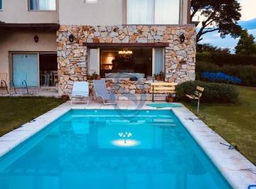 Casa · 266m² · 6 Ambientes · 2 Cocheras · Casa en Sierra de Los Padres