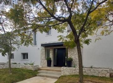 Casa · 330m² · 6 Ambientes · 2 Cocheras · Casa en Alquiler Temporario, 6 Ambientes, Laguna del Sol, Tigre, Gba Norte, con Pileta