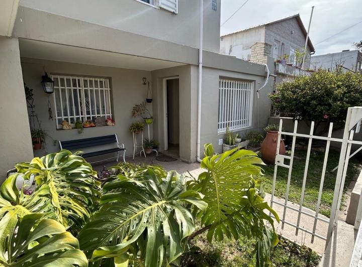 Casa · 190m² · 6 Ambientes · 2 Cocheras