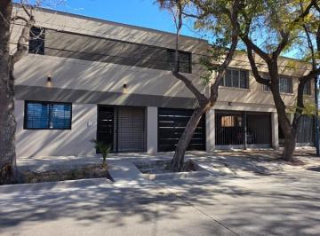 Casa · 230m² · 6 Ambientes · 2 Cocheras · Casa en Barrio Bancario