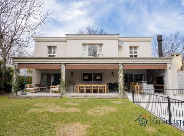Casa · 897m² · 4 Dormitorios · Casa en Venta La Chacra