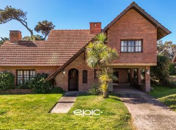 Casa · 163m² · 7 Ambientes · 1 Cochera · Venta Casa en Oportunidad en Pinamar, Barrio Lasalle.