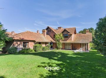 Casa · 163m² · 7 Ambientes · 1 Cochera · Venta Casa en Oportunidad en Pinamar, Barrio Lasalle.