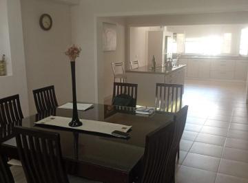 Quinta vacacional · 160m² · 2 Dormitorios · 1 Cochera · Quinta en Venta 4 Ambientes con Pileta y Quincho