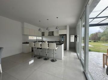 Casa · 297m² · 5 Ambientes · 6 Cocheras · Casa 5 Amb en Fincas de S. Vicente Club de Chacras