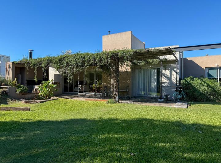 Casa · 150m² · 5 Ambientes · 1 Cochera