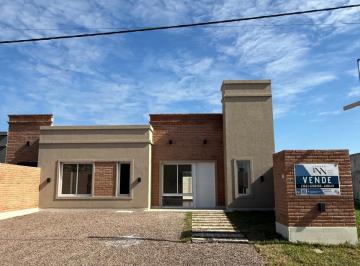 Casa · 80m² · 2 Dormitorios · 2 Cocheras · Casa 2 Dorm. a Estrenar en Zona Norte!
