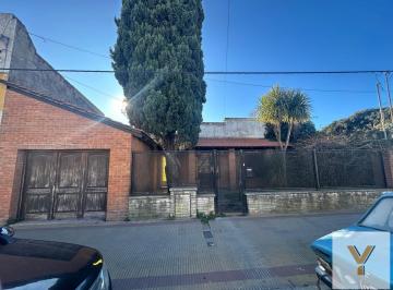 Casa · 107m² · 4 Ambientes · 1 Cochera · Casa en Venta - 3 Dorm. 2 Baños - 556 m² - Tandil