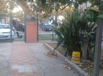 Casa de 5 ambientes, General San Martín · Vivienda Multifamiliar en Alquiler con Cochera