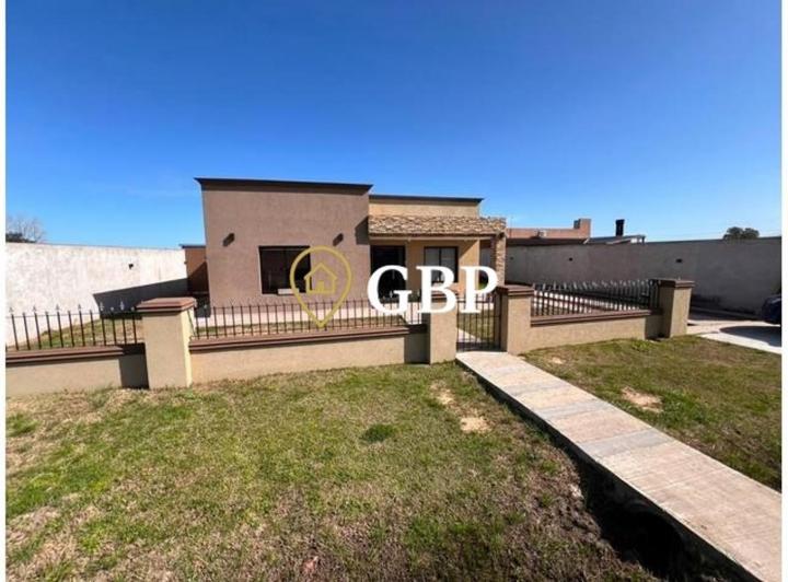 Casa · 150m² · 4 Ambientes · 4 Cocheras