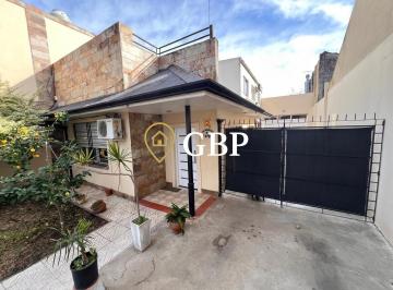 Casa · 251m² · 4 Ambientes · 2 Cocheras · Casa en Venta en Lomas de Zamora