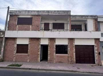 Casa de 2 ambientes, Córdoba · Casa en Alquiler 3 Dorm. con Garaje y Patio. Barrio Güemes.