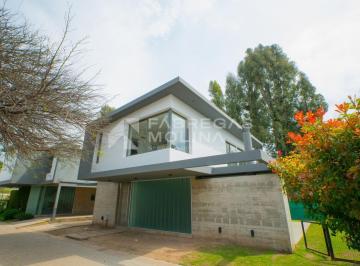 Casa · 450m² · 3 Ambientes · 2 Cocheras · ¡Venta! Casa en Housing La Carolina - 3 Dorm.