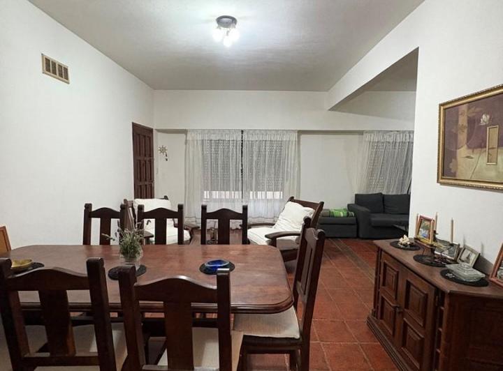 Casa · 130m² · 4 Ambientes · 1 Cochera
