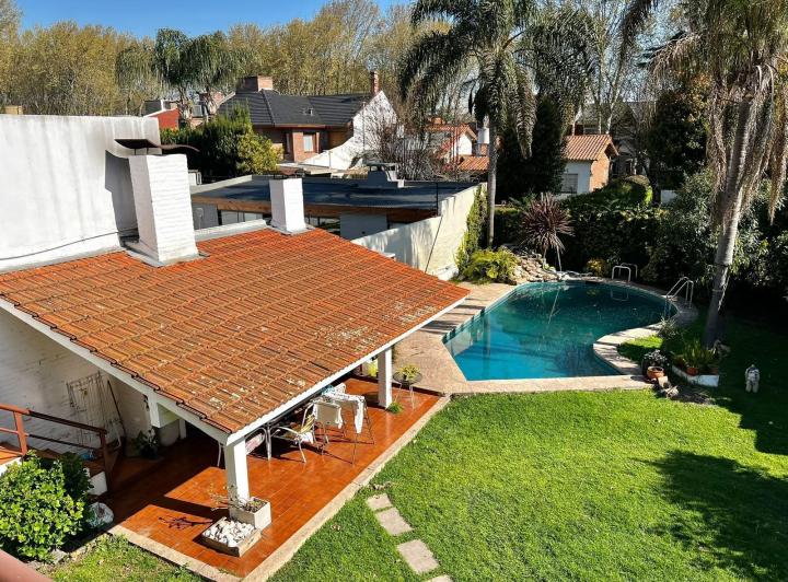 Casa · 313m² · 4 Ambientes · 2 Cocheras