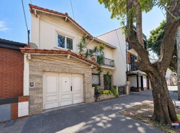 Casa · 260m² · 7 Ambientes · 1 Cochera · Chalet Olivos 4 Dorm. Jardin y Cochera