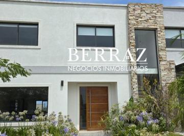Casa · 281m² · 6 Ambientes · 2 Cocheras · Casa Alquiler Temporario Amoblado 5 Dorm. Barrio San Sebastián Lote de 857 m² Escobar