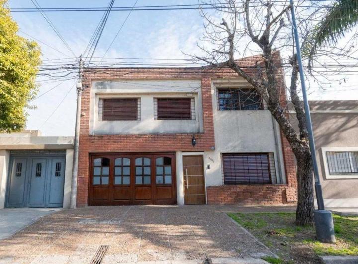 Casa · 217m² · 7 Ambientes · 1 Cochera