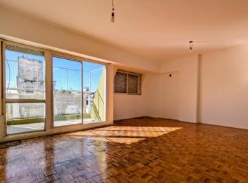 Departamento · 65m² · 3 Ambientes · En Venta Depto de 3 Amb Al Frente con Balcon y Baulera en Balvanera