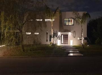 Casa · 280m² · 5 Ambientes · 2 Cocheras · Casa en Venta - 3 Dorm. 4 Baños - Cochera - 1.000 m² - Ingeniero Maschwitz, Escobar