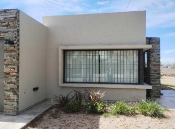 Casa · 320m² · 3 Dormitorios · 2 Cocheras · Aquiler en Tunuyan|casa 3 Dorm., Ambientes Amplios y Luminosos