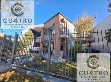 Casa · 253m² · 10 Ambientes · 2 Cocheras · Venta Dee Casa 4 Dorm., B° Manzanar, Cipolletti, Rio Negro