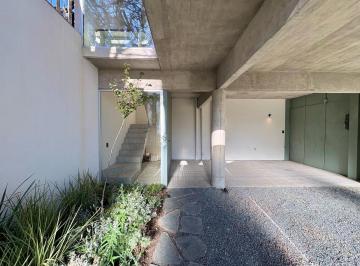Casa · 102m² · 4 Ambientes · 1 Cochera · Casa en Luis Agote