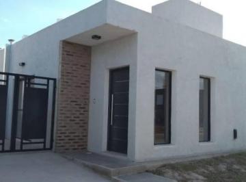 Casa · 85m² · 3 Ambientes · 1 Cochera · Claros del Bosque Duplex Gran Oportunidad! 2dor. y 2 Baños.