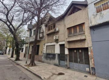 Casa · 160m² · 6 Ambientes · 1 Cochera · Venta Casa con Cochera Parrilla Floresta