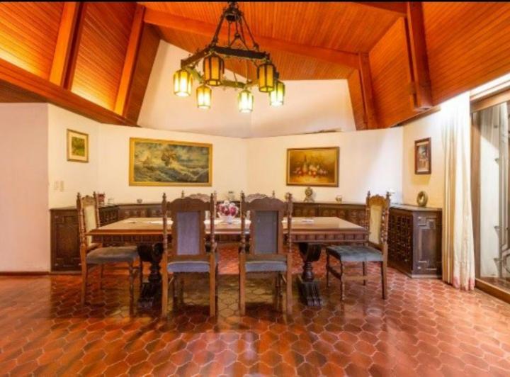 Casa · 480m² · 5 Dormitorios