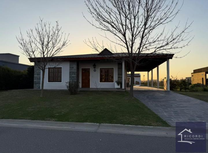 Casa · 150m² · 4 Ambientes · 4 Cocheras