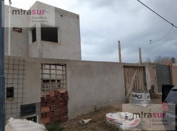 Casa · 300m² · Casa a Terminar, Barrio Los Cipreses, Cinco Saltos