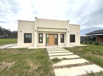 Casa · 1000m² · 4 Ambientes · Casa en Venta en Búfalo Country Club Corrientes