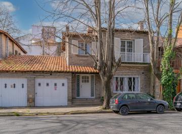 Casa · 185m² · 4 Ambientes · 1 Cochera · Venta. Casa 4 Ambientes con Dependencia. Garage. Dos Patios. Apto Crédito