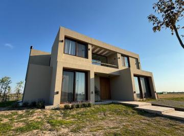 Casa · 330m² · 6 Ambientes · 2 Cocheras · Casa en Alquiler C/muebles en Nativas, Puertos