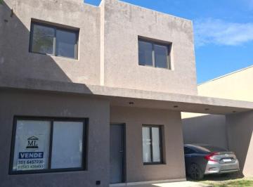 Casa · 100m² · 5 Ambientes · 1 Cochera · Villa Catalina - Apta Creditos