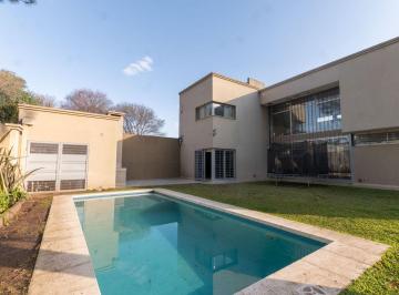 Casa · 228m² · 7 Ambientes · 2 Cocheras · Casa Estilo Country en Bosques de La Salle