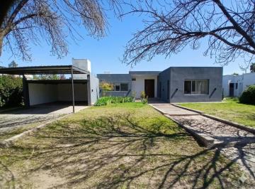 Casa · 400m² · 9 Ambientes · 4 Cocheras · Country San Isidro - 3 Dorm./cochera Cubierta/quincho/pileta - 1 Planta