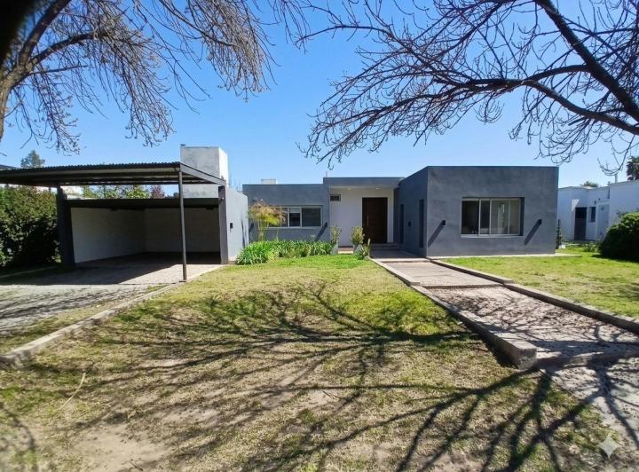 Casa · 400m² · 9 Ambientes · 4 Cocheras