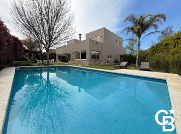 Casa · 239m² · 5 Ambientes · 4 Cocheras · Casa en Alquiler / Venta - Ayres Plaza - Pilar