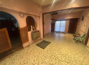 Casa · 260m² · 3 Ambientes · 1 Cochera · Venta Casa 3 Amb con Pileta en Pontevedra