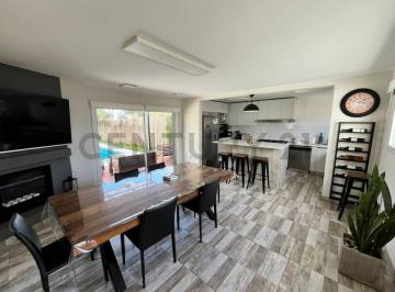 Casa · 197m² · 4 Ambientes · 3 Cocheras · Casa 4 Ambientes en Venta en Muñiz – Apta Crédito – 197 m² Cubiertos Sobre Lote de 800 m² – Pileta 8